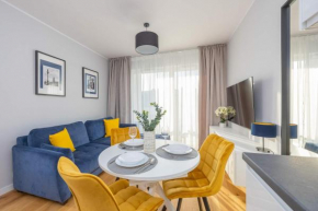 Elegant Apartment in Warsaw with Parking and Desk for Remote Work by Noclegi Renters